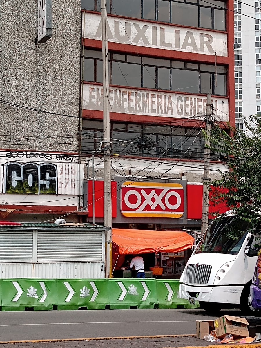 OXXO Cuatro Caminos